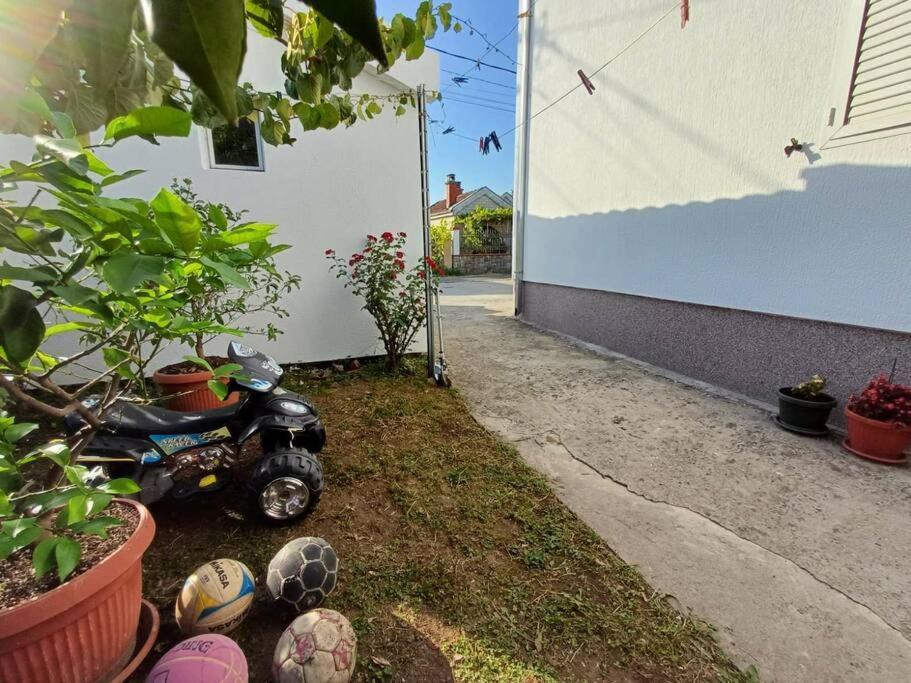 Cozy, Fully Equipped, Free Parking&Wifi, Quiet, 2Bd Apartment Podgorica Bagian luar foto