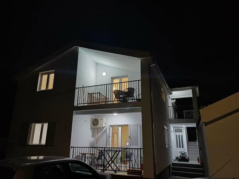 Cozy, Fully Equipped, Free Parking&Wifi, Quiet, 2Bd Apartment Podgorica Bagian luar foto