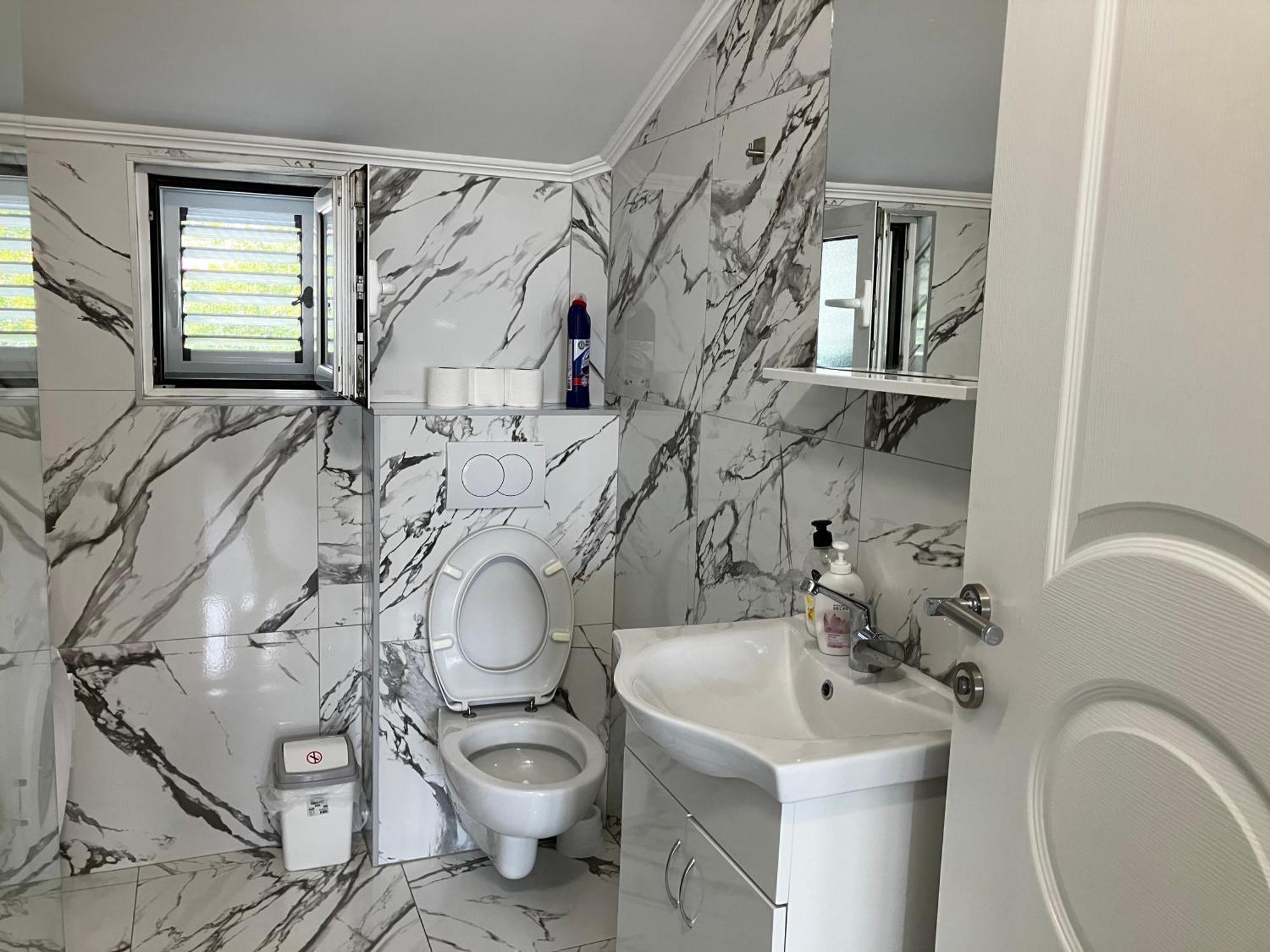 Cozy, Fully Equipped, Free Parking&Wifi, Quiet, 2Bd Apartment Podgorica Bagian luar foto